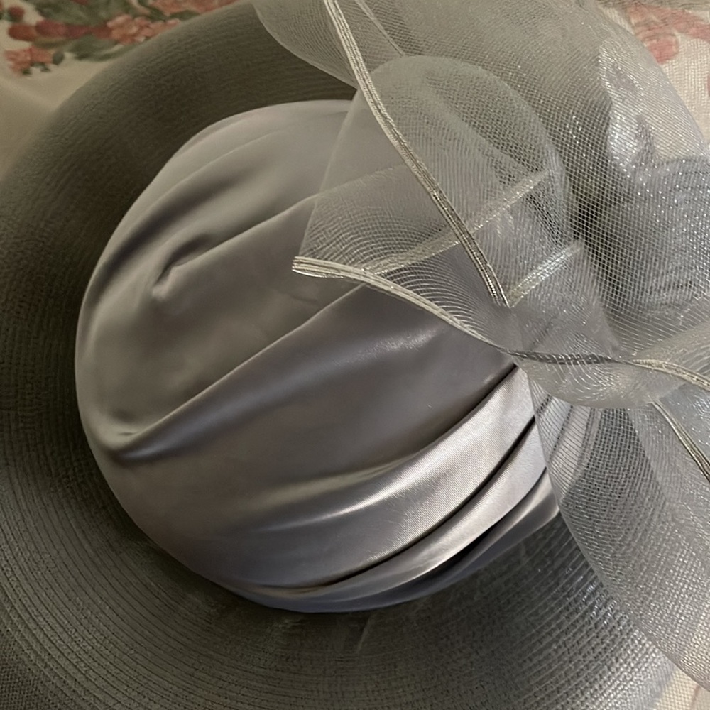 Silver hat - Picture 5 of 5